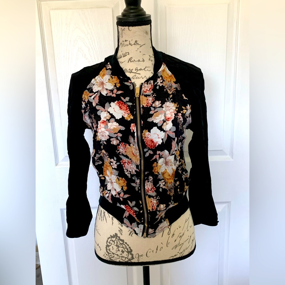 ONE HOUR SALE🚨🚨Floral Bomber Jacket